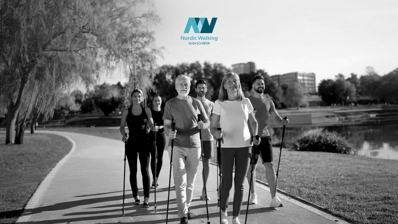 Gruppe von 6 Personen beim Nordic Walking